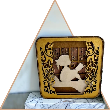 Arany-Paliszander Olvasó Kislány 3D Lámpás
