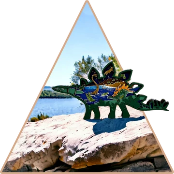 'Stegosaurus Földje'  kézzel festett 3D dekoráció